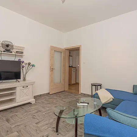 2 Bedroom Cozy In Betina