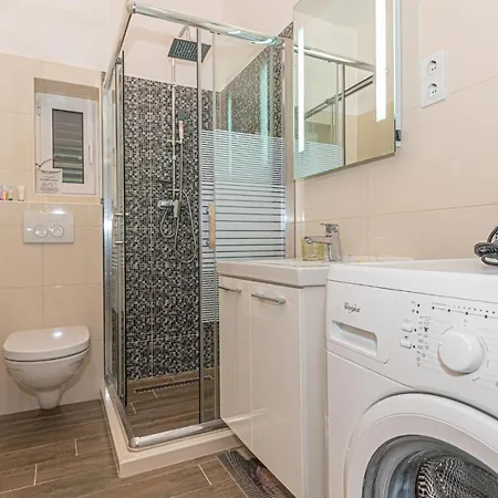 2 Bedroom Cozy In Betina Prázdninový dům *