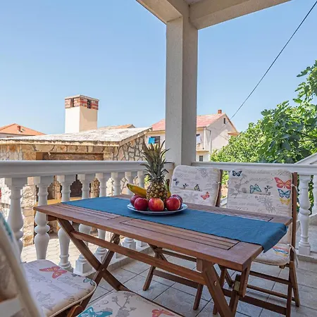 2 Bedroom Cozy In Betina * Betina (Sibenik-Knin)