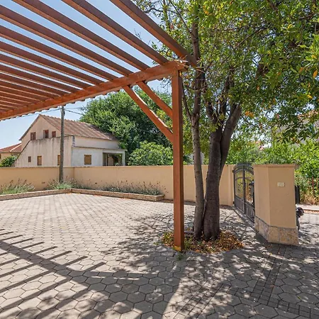 2 Bedroom Cozy In Betina *