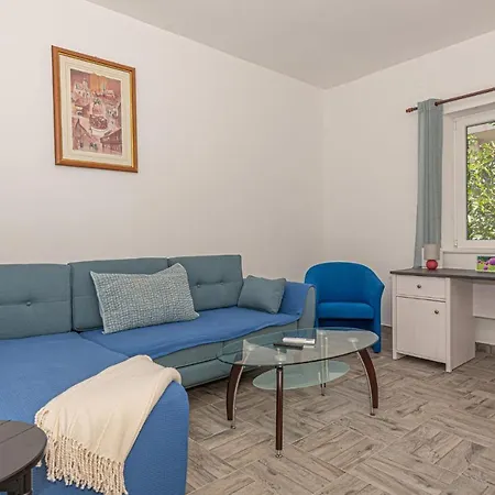 2 Bedroom Cozy In Betina *