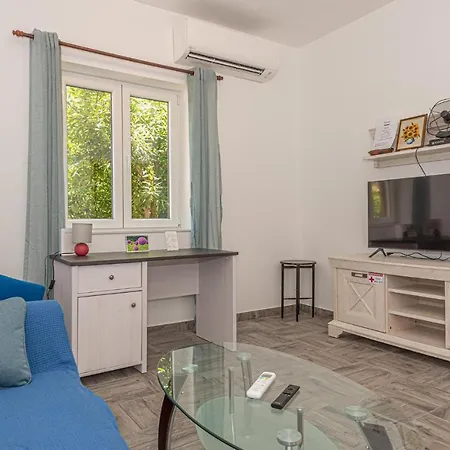 Prázdninový dům 2 Bedroom Cozy In Betina Betina (Sibenik-Knin)