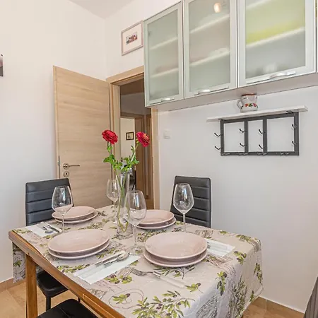 2 Bedroom Cozy In Betina Prázdninový dům Betina (Sibenik-Knin)