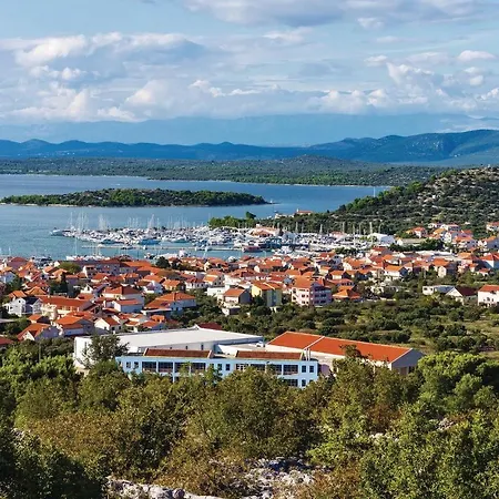 2 Bedroom Cozy In Betina * Betina (Sibenik-Knin)